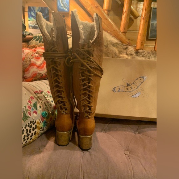 AMAZING EPIC NEW FREEBIRD COGNAC ICELAND W/SHEARLING - Picture 9 of 14